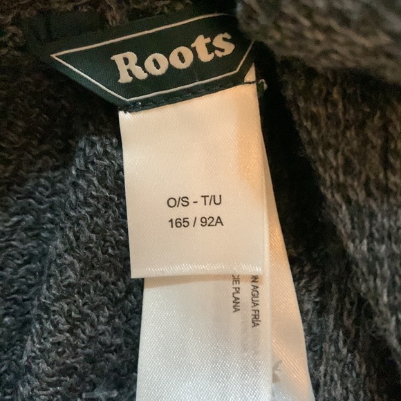 Women’s grey Roots poncho with cowl neck and fringe. - Picture 3 of 4